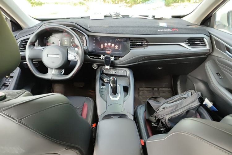 Used Haval F7 2020 1.5T Two-Wheel Drive iCool Center Console