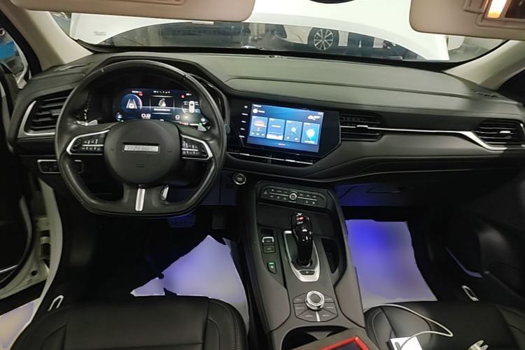 Used Haval F7 2020 2.0T Two-Wheel Drive i-Van Center Console