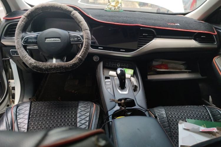 Used Haval F7 2020 1.5T Two-Wheel Drive iCool Center Console