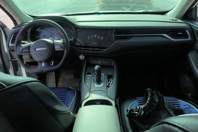 Used Haval F7 2020 1.5T Two-Wheel Drive iCool Center Console
