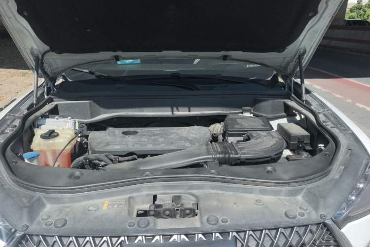Used Haval F7 2020 2.0T Two-Wheel Drive i-Active Engine Bay