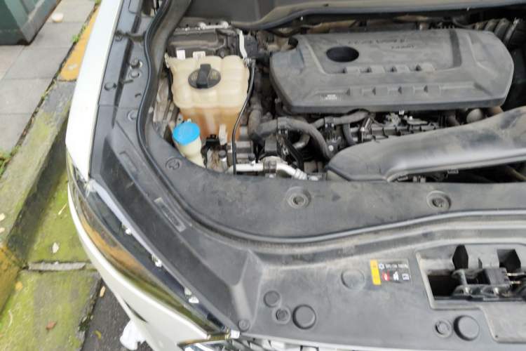 Used Haval F7 2020 2.0T All-Wheel Drive iJoy Engine Bay Right