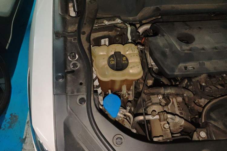 Used Haval F7 2020 2.0T Two-Wheel Drive i-Van Engine Bay Right