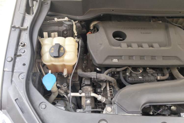 Used Haval F7 2020 2.0T All-Wheel Drive iJoy Engine Bay Right