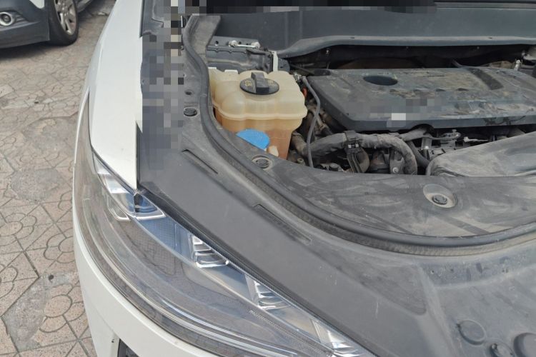 Used Haval F7 2020 2.0T Two-Wheel Drive i-Van Engine Bay Right