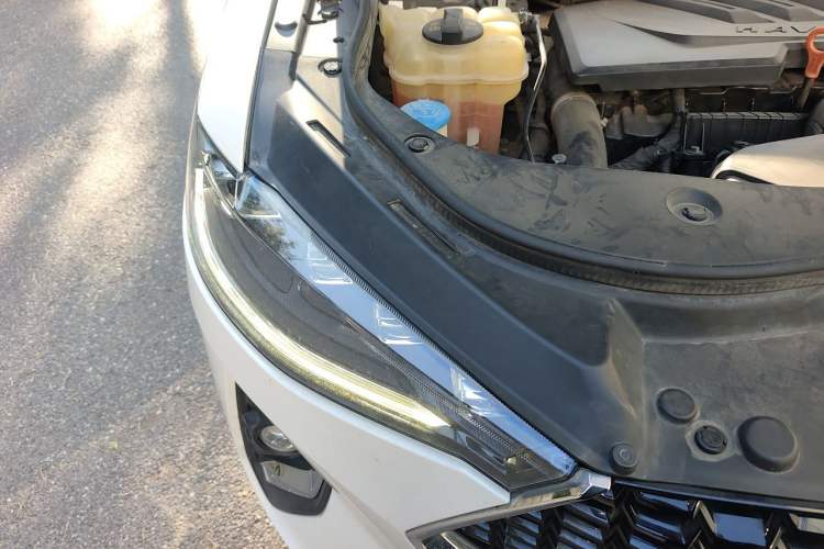 Used Haval F7 2020 1.5T Two-Wheel Drive i-Type Engine Bay Right