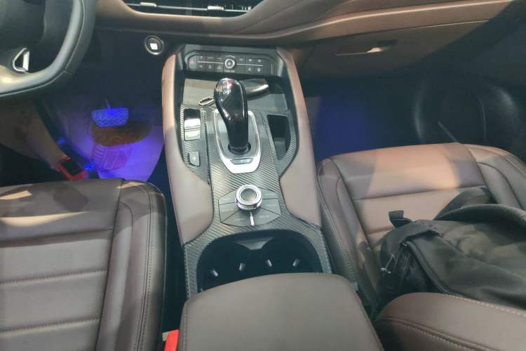 Used Haval F7 2020 1.5T Two-Wheel Drive i-Trend Gear Lever