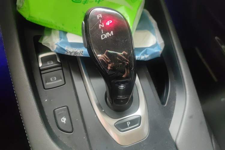 Used Haval F7 2020 2.0T Two-Wheel Drive i-Van Gear Lever