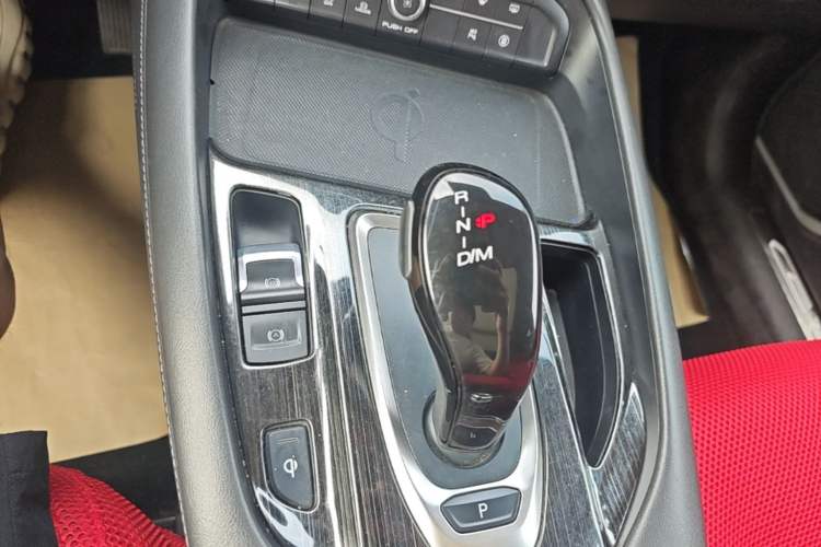 Used Haval F7 2020 2.0T Two-Wheel Drive i-Van Gear Lever
