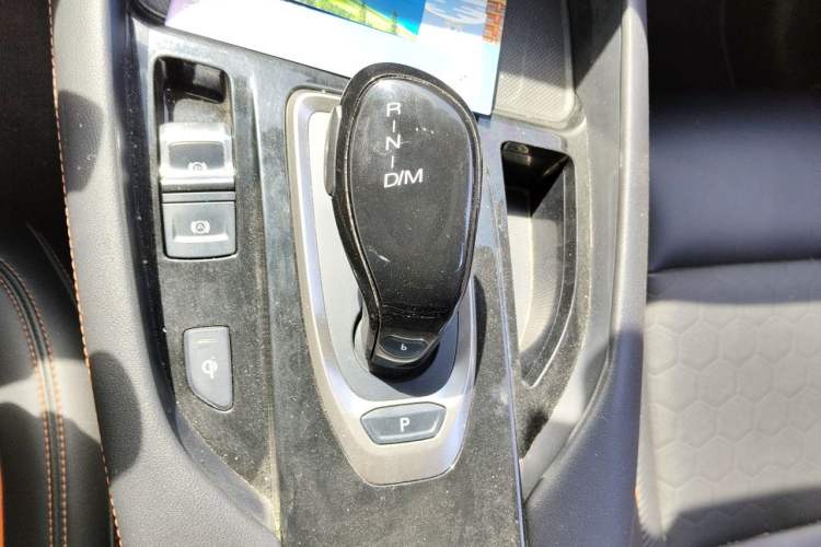 Used Haval F7 2020 2.0T Two-Wheel Drive i-Van Gear Lever