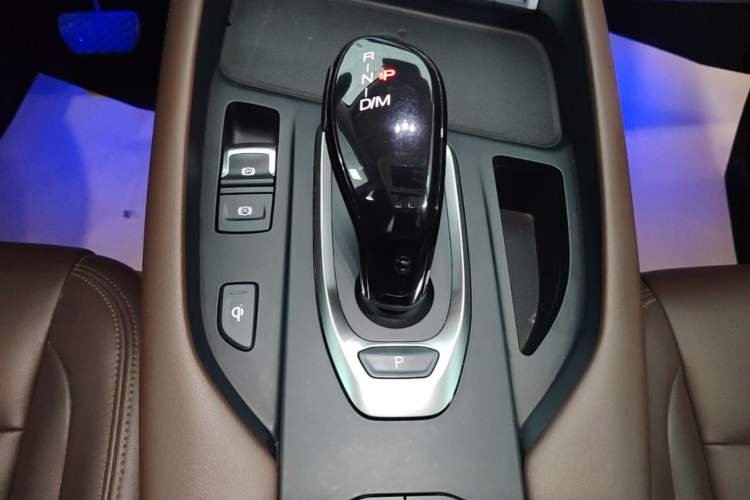 Used Haval F7 2020 2.0T Two-Wheel Drive i-Van Gear Lever