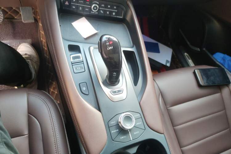 Used Haval F7 2020 2.0T All-Wheel Drive iJoy Gear Lever