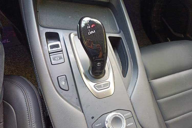 Used Haval F7 2020 2.0T Two-Wheel Drive i-Van Gear Lever
