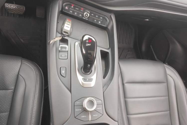 Used Haval F7 2020 2.0T Two-Wheel Drive i-Van Gear Lever