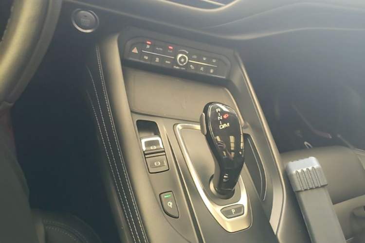 Used Haval F7 2020 2.0T All-Wheel Drive iJoy Gear Lever