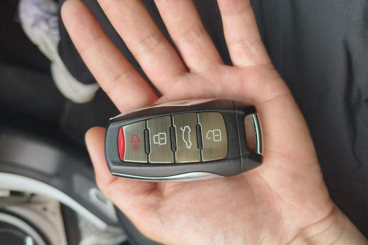 Used Haval F7 2020 2.0T Two-Wheel Drive i-Active Interior 1