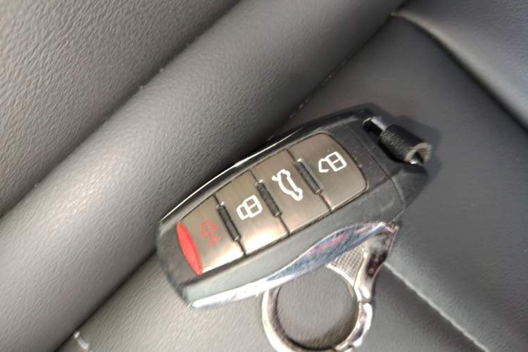 Used Haval F7 2020 2.0T Two-Wheel Drive i-Van Interior 1