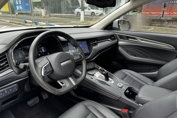 Used Haval F7 2020 2.0T Two-Wheel Drive i-Van Interior 2