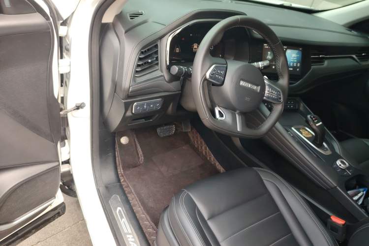Used Haval F7 2020 2.0T Two-Wheel Drive i-Van Interior 3