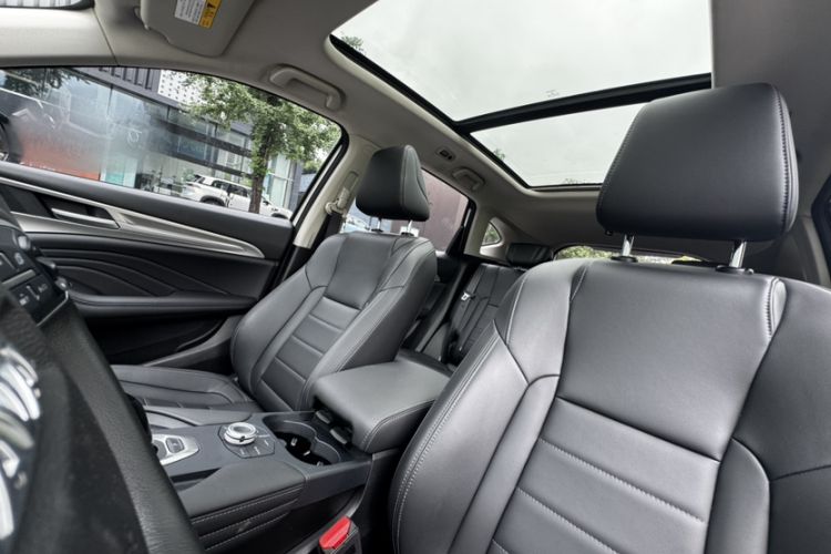 Used Haval F7 2020 2.0T Two-Wheel Drive i-Van Interior 9