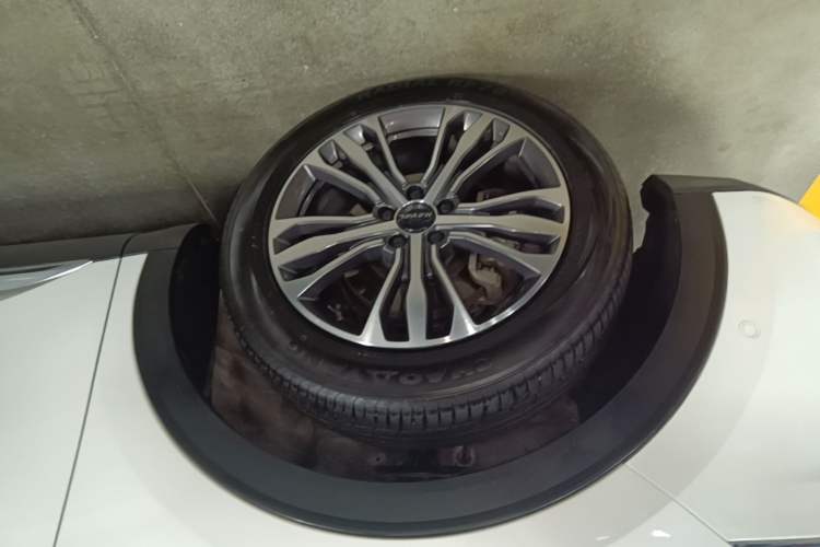 Used Haval F7 2020 2.0T Two-Wheel Drive i-Van Left Front Wheel Hub
