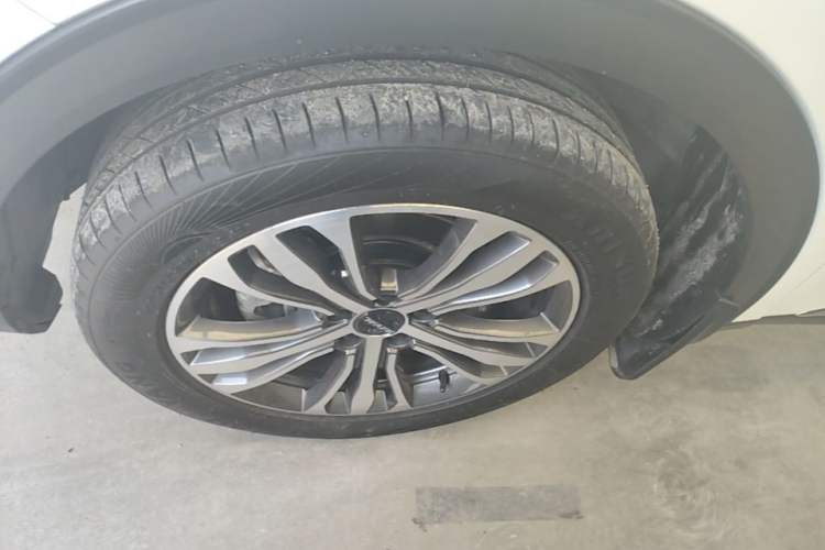Used Haval F7 2020 2.0T All-Wheel Drive iJoy Left Front Wheel Hub