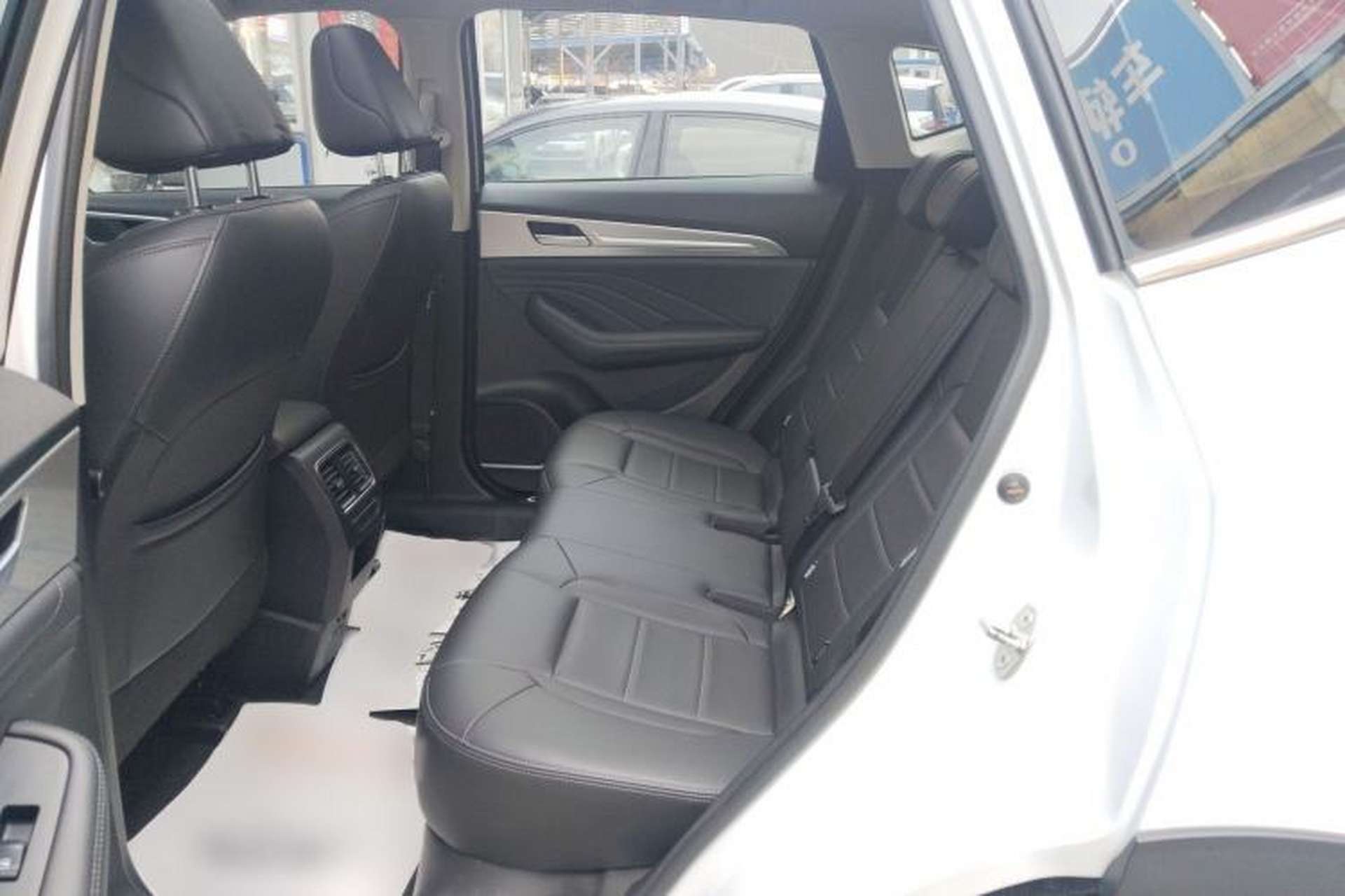 Used Haval F7 2020 2.0T Two-Wheel Drive i-Van Left Rear Seat