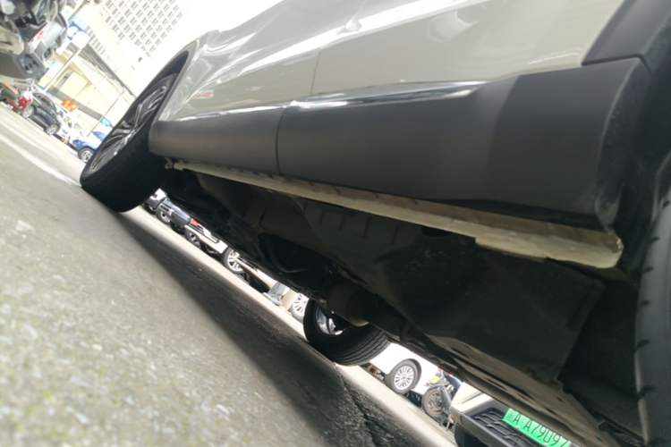 Used Haval F7 2020 2.0T Two-Wheel Drive i-Van Left Side Sill