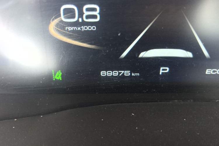 Used Haval F7 2020 2.0T Two-Wheel Drive i-Active Odometer Close Up