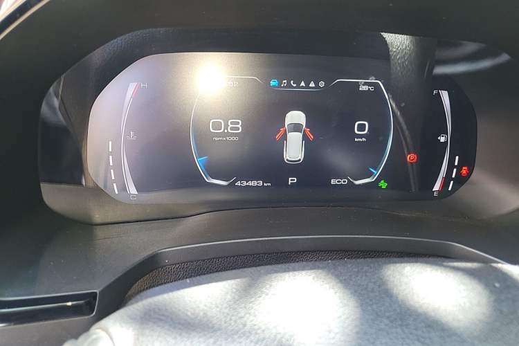 Used Haval F7 2020 2.0T Two-Wheel Drive i-Active Odometer Close Up
