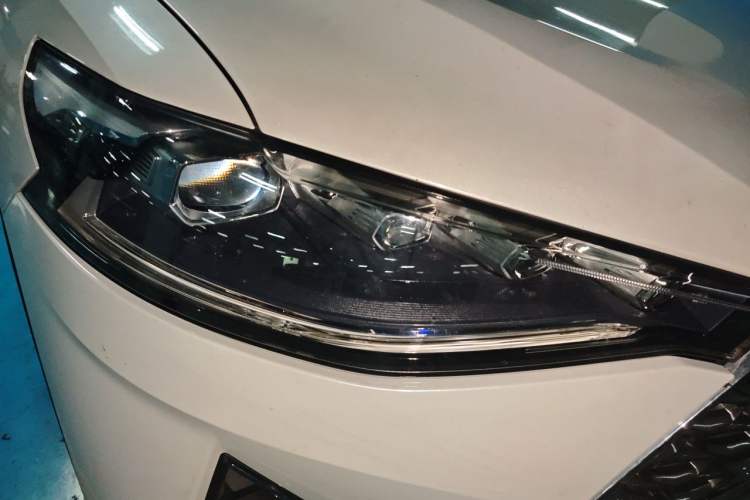 Used Haval F7 2020 2.0T Two-Wheel Drive i-Van Right Front Headlight