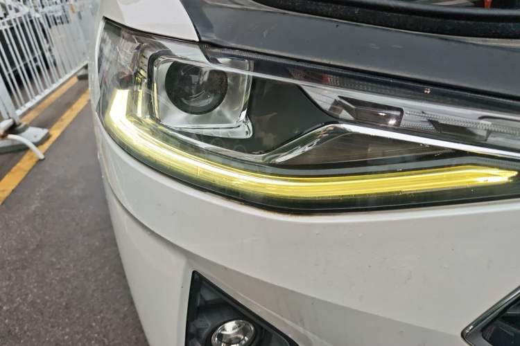Used Haval F7 2020 1.5T Two-Wheel Drive iCool Right Front Headlight