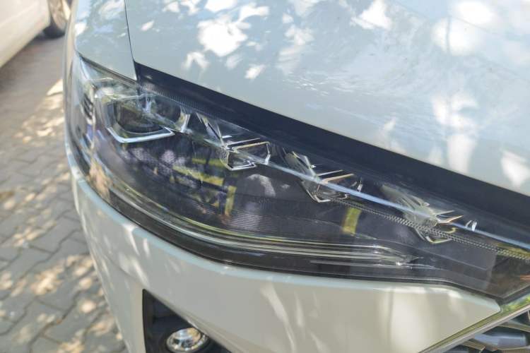 Used Haval F7 2020 2.0T Two-Wheel Drive i-Van Right Front Headlight