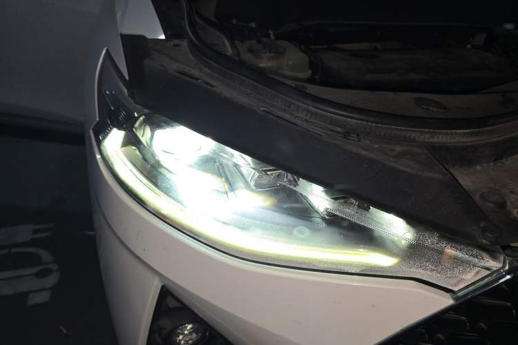 Used Haval F7 2020 2.0T Two-Wheel Drive i-Van Right Front Headlight