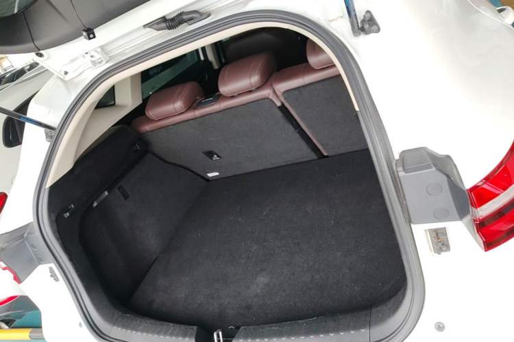 Used Haval F7 2020 2.0T Two-Wheel Drive i-Van Trunk