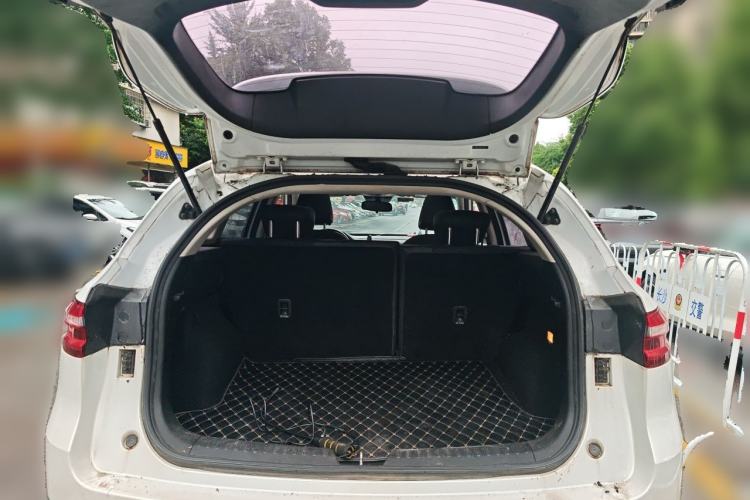 Used Haval F7 2020 1.5T Two-Wheel Drive iCool Trunk
