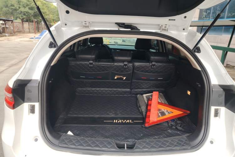 Used Haval F7 2020 2.0T Two-Wheel Drive i-Van Trunk
