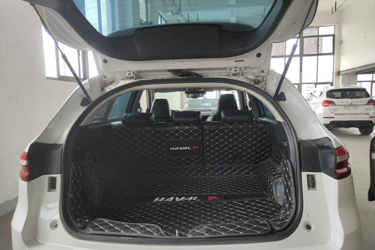 Used Haval F7 2020 1.5T Two-Wheel Drive i-Trend Trunk