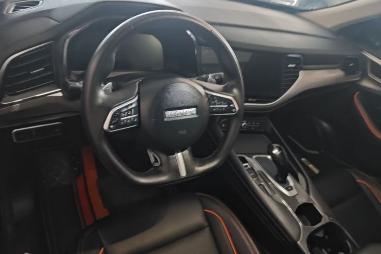 Used Haval F7 2021 1.5T Two-Wheel Drive iXuan Center Console