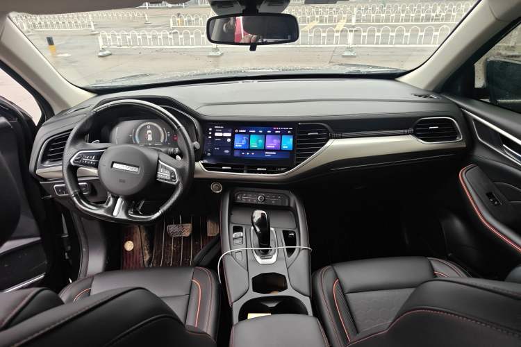 Used Haval F7 2021 1.5T Two-Wheel Drive iXuan Center Console