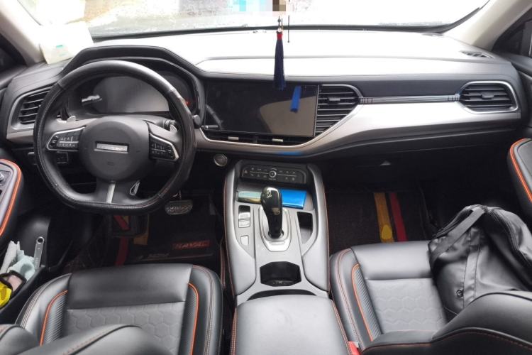 Used Haval F7 2021 1.5T Two-Wheel Drive i-Type Center Console