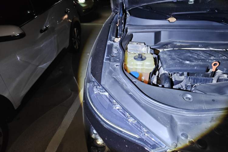 Used Haval F7 2021 1.5T Two-Wheel Drive iXuan Engine Bay Right