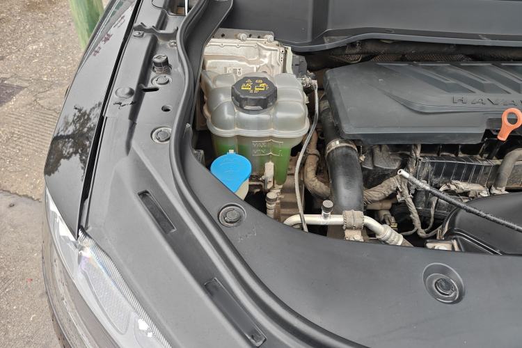 Used Haval F7 2021 1.5T Two-Wheel Drive iXuan Engine Bay Right