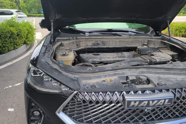 Used Haval F7 2021 2.0T Two-Wheel Drive i-Van Engine Bay Right
