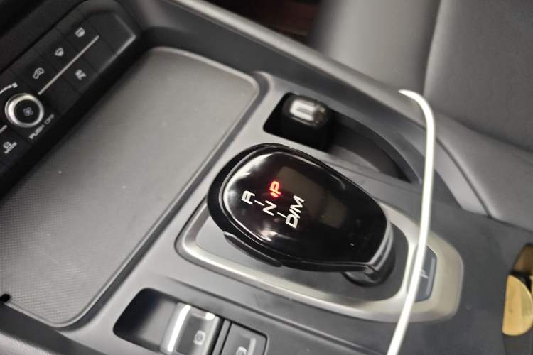 Used Haval F7 2021 1.5T Two-Wheel Drive iXuan Gear Lever