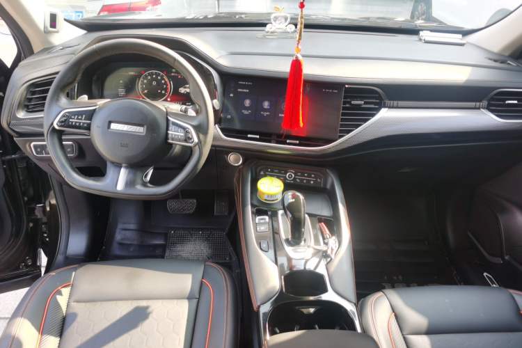 Used Haval F7 2021 2.0T All-Wheel Drive iJoy Interior 3
