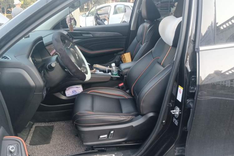 Used Haval F7 2021 2.0T Two-Wheel Drive i-Van Left Front Seat