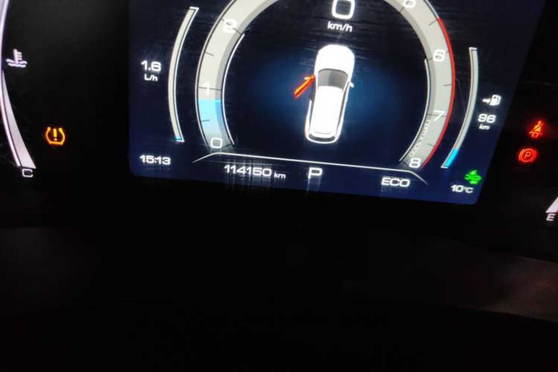 Used Haval F7 2021 2.0T Two-Wheel Drive i-Active Odometer Close Up