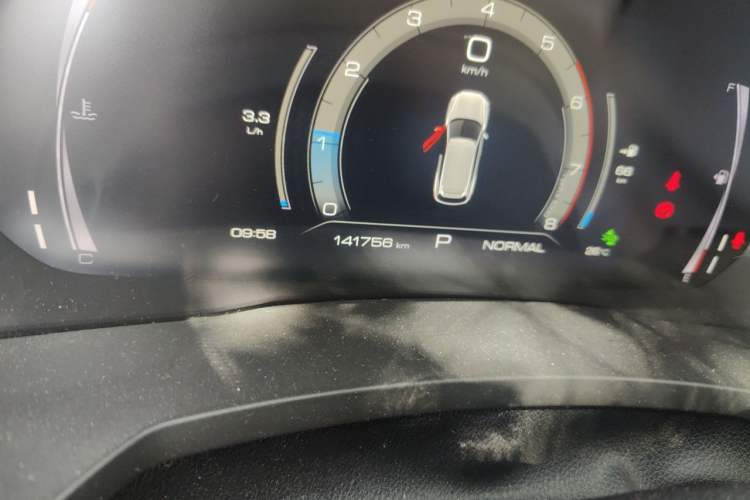 Used Haval F7 2021 2.0T Two-Wheel Drive i-Active Odometer Close Up