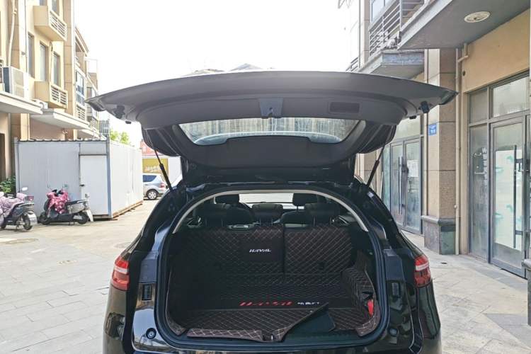Used Haval F7 2021 1.5T Two-Wheel Drive i-Type Trunk